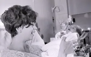 Marion Montgomery Jazz Singer February 1967 Pictured with new born baby daughter