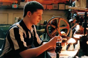 Cobbler Prints: Mark Macklow is third generation cobbler at his grandfathers shop in Gateshead