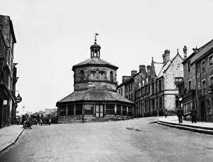 00863 Collection: The Market place at Barnard Castle. 11th October 1930