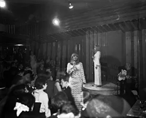00425 Prints: Marrianne Faithful seen here making her debut cabaret appearance at the Blue Nile Club