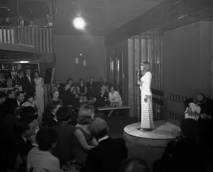 00425 Prints: Marrianne Faithful seen here making her debut cabaret appearance at the Blue Nile Club