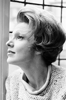 00976 Prints: Marti Stevens, actress appearing in play High Spirits attends Noel Coward Reception for