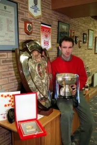 MARTIN O NEILL FOOTBALL MANAGER IN WYCOMBE WANDERERS TROPHY ROOM - 92 / 11637