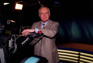 Martyn Lewis Newsreader September 1998 BBC1 Newsreader and TV Presenter A©Mirrorpix