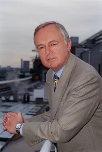 Martyn Lewis Newsreader September 1998 BBC1 Newsreader and TV Presenter A©Mirrorpix