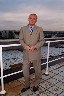 Martyn Lewis Newsreader September 1998 BBC1Newsreader and TV Presenter A©Mirrorpix
