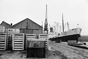 Mass meeting held by joint union strikers on the Liverpool waterfront during the ongoing