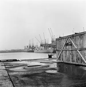 01114 Prints: Mass meeting held by joint union strikers on the Liverpool waterfront during the ongoing