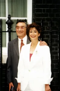 00004 Prints: Maureen Lipman Actress with husband writer Jack Rosenthal standing outside number 10