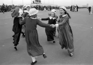 Mayflower May 1970 - Schoolchildren dressed as pilgrims dance on Plymouth hoe