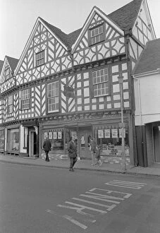 Images Dated 30th December 1974: The Maypole Grocery store in Warwick is to close down at the end of the week after more