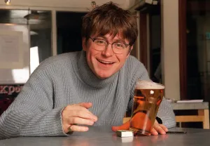 Will McDonald TV Presenter & TFI Friday stage mgr Nov 98 Sitting at bar with pint