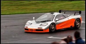McLAREN F1 RACING CAR AT KNOCKHILL AUGUST 1998 ON BTCC DAY FOR ROAD RECORD