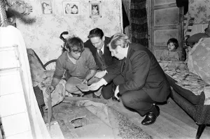 01406 Prints: Member of Parliament for Birmingham Sparkbrook Roy Hattersley visits slum housing in