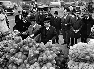 Stalls Prints: Members of Liverpools environmental health and protection committee inspected