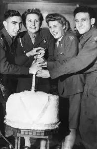 Cake Prints: Members of the Merseyside mixed ack ack (ATS - Auxiliary Territorial Service) battery