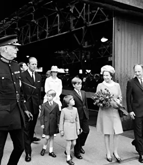 01375 Prints: Members of the Royal Family travelled by train to Southampton to board the Royal Yacht