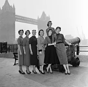 Tourist Prints: Members of the Salt Lake Mormon Choir pay a visit to the Tower of London