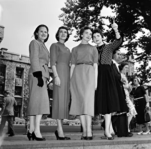 01057 Prints: Members of the Salt Lake Mormon Choir pay a visit to the Tower of London
