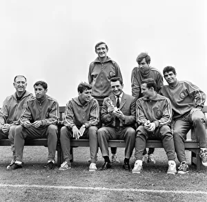 00912 Prints: Members of the Spain football squad take a look a the Jules Rimet World Cup trophy at a