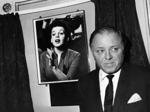 A memorial to international star Judy Garland was unveiled yesterday at the Palladium