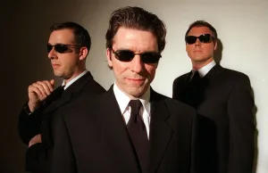 MEN IN BLACK FASHION. PIC SHOWS L-R MUSICIANS ROY PERCY