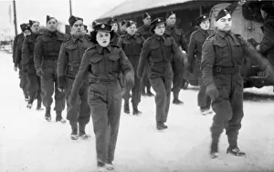 01469 Prints: Men of the British Army Royal Artillery regiment and women of the Auxiliary Territorial
