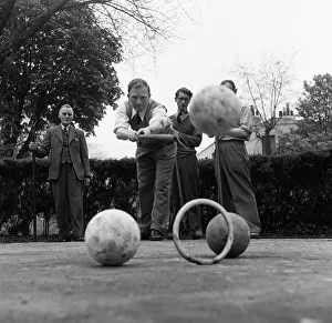 00571 Prints: Men playing a game of Pall Mall (also known as Paille Maille) in Hampstead