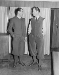 00002 Prints: Mens Fashion Show Elizabethan Styles DM 01 / 4 / 1952 C1650 / 1