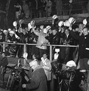 01105 Prints: Mersey Tunnel breakthrough 4th March 1970 Builders