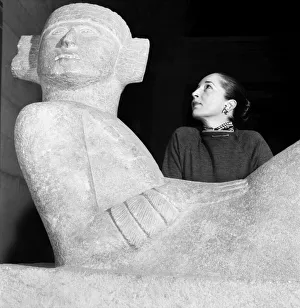 00009 Prints: Mexican Ruin / Statue on Exhibition at Tate Gallery - Mrs. Gamba with Statue