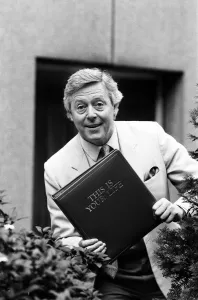 01061 Prints: Michael Aspel, host of This Is Your Life'. 31st March 1988