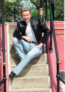 00486 Prints: MICHAEL FLATLEY IN HYDE PARK MAY 1998 THE VENUNE FOR HIS LAST PERFORMANCE OF LORD