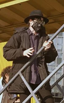 Images Dated 6th November 1995: Michael Jackson singer boarding Concorde at Heathrow airport in London on his way home to