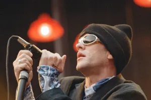 00968 Prints: Michael Stipe, lead singer with the American Rock Group REM, perform at Cardiff Arms Park