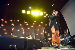 00968 Prints: Michael Stipe, lead singer with the American Rock Group REM, perform at Cardiff Arms Park