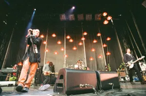 00968 Prints: Michael Stipe, lead singer with the American Rock Group REM, perform at Cardiff Arms Park