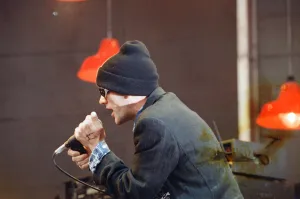 00968 Prints: Michael Stipe, lead singer with the American Rock Group REM, perform at Cardiff Arms Park