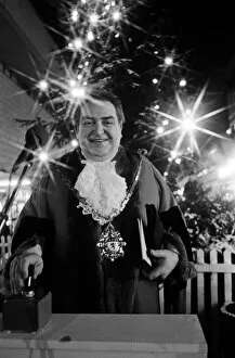 Images Dated 28th November 1985: Middlesbrough Christmas Lights switched on by Mayor, Middlesbrough, North Yorkshire