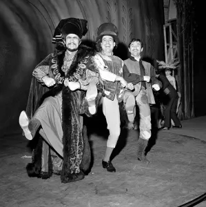 Mike and Bernie Winters with Alan Curtis as the Sheriff of Nottingham in Babes in