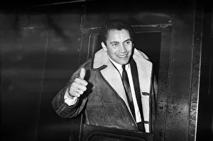 01498 Prints: Mike Trebilcock of Plymouth Argyle arrives at Lime Street Station, Liverpool