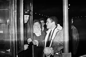 01498 Prints: Mike Trebilcock of Plymouth Argyle arrives at Lime Street Station, Liverpool