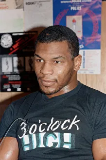 01159 Prints: Mike Tyson takes a break from training ahead of his bout with James Bonecrusher Smith