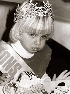 00186 Prints: Mini Miss United Kingdom, four year old Yvette Cowherd of Broxbourne
