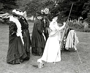 00371 Prints: Miss Dorothy Coxs making lightning sketches in the grounds of Eltham Palace