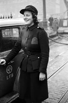 Miss Gillian Tanner awarded the George medal after fire at Taylor Depositary