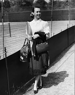 00007 Prints: Miss Gussie Moran arrives to play June 1950 in the Kent Lawn Tennis Championships