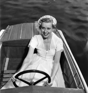 00008 Prints: Miss Sheila Handsley age. 18 King Road Brighton who has been chosen from 500 Competitors