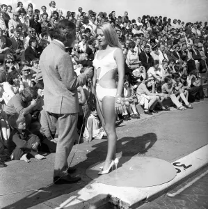 00415 Prints: The Miss Tyne Tees Television beauty contest at Tynemouth Open Air Swimming Pool 24 July