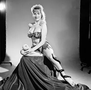 Model Carol Gardener as Eve about to take a bite from the apple. 1960 E421-003